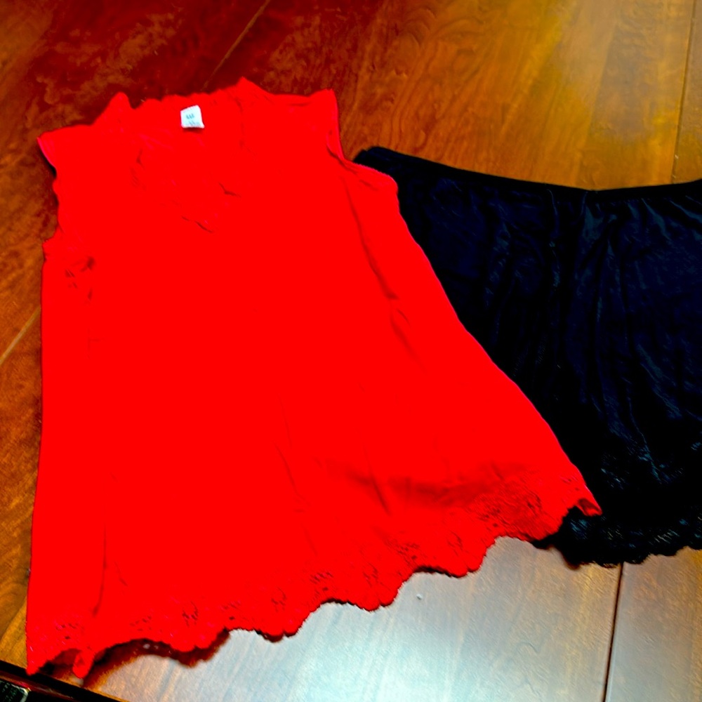 Women’s sleep chemise & shorts